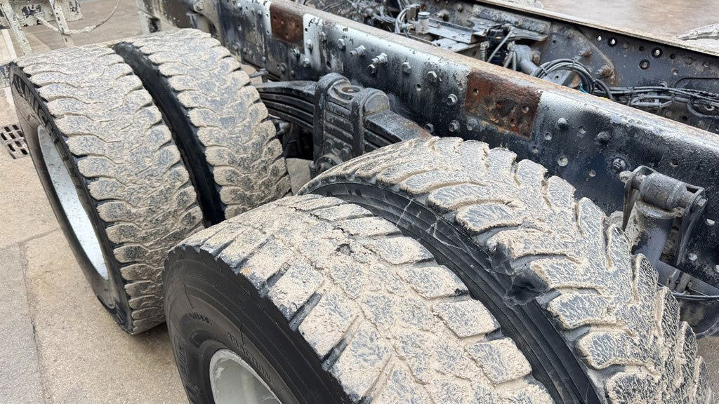 Camión chasis Mercedes-Benz Actros 3331 B 6x4 chassis - big axle: foto 9 Camión chasis Mercedes-Benz Actros 3331 B 6x4 chassis - big axle: foto 9