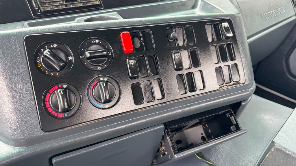 Camión chasis Mercedes-Benz Actros 3331 B 6x4 chassis - big axle: foto 29 Camión chasis Mercedes-Benz Actros 3331 B 6x4 chassis - big axle: foto 29