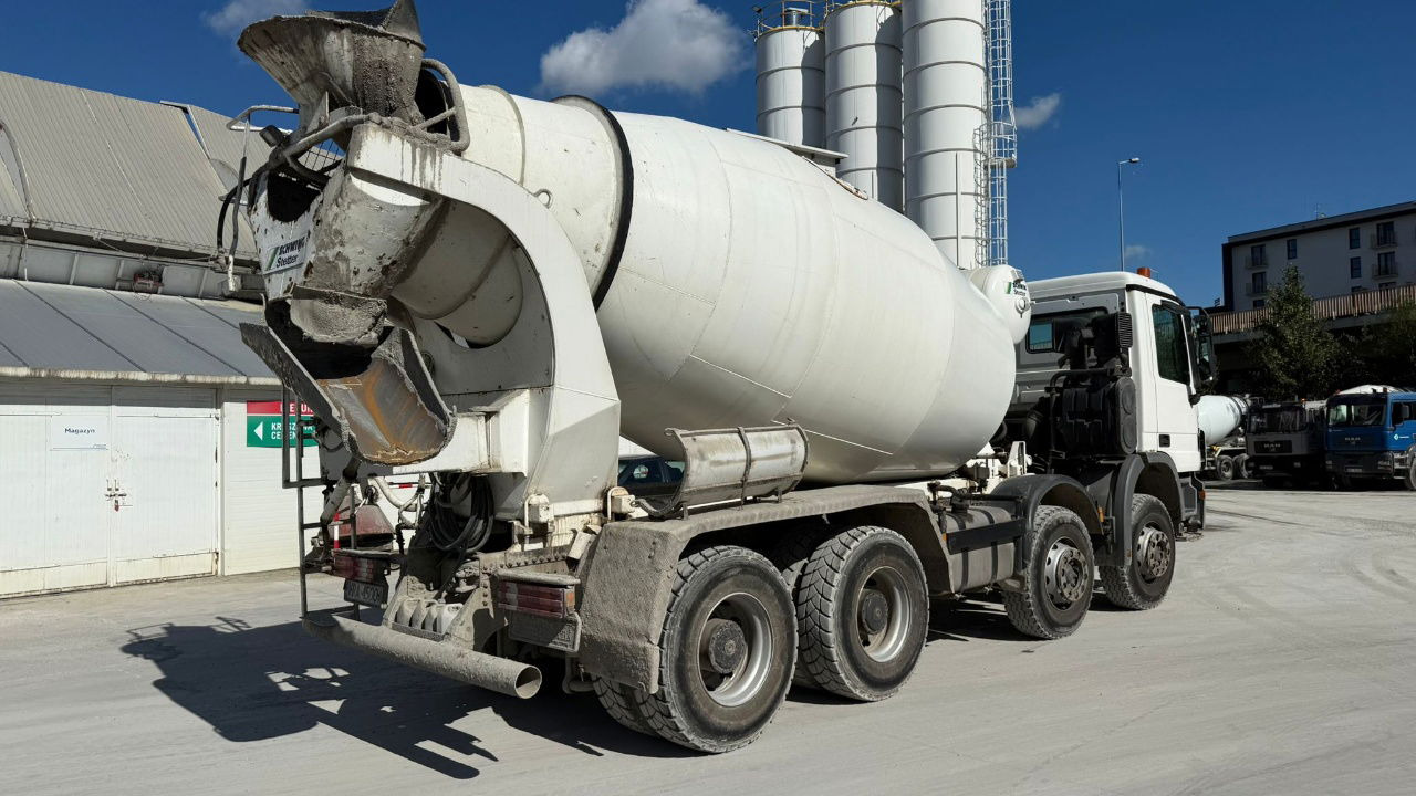 Mercedes-Benz Actros 3532 8x4 beton Schwing mixer 10m3 - Camión hormigonera: foto 4 Mercedes-Benz Actros 3532 8x4 beton Schwing mixer 10m3 - Camión hormigonera: foto 4
