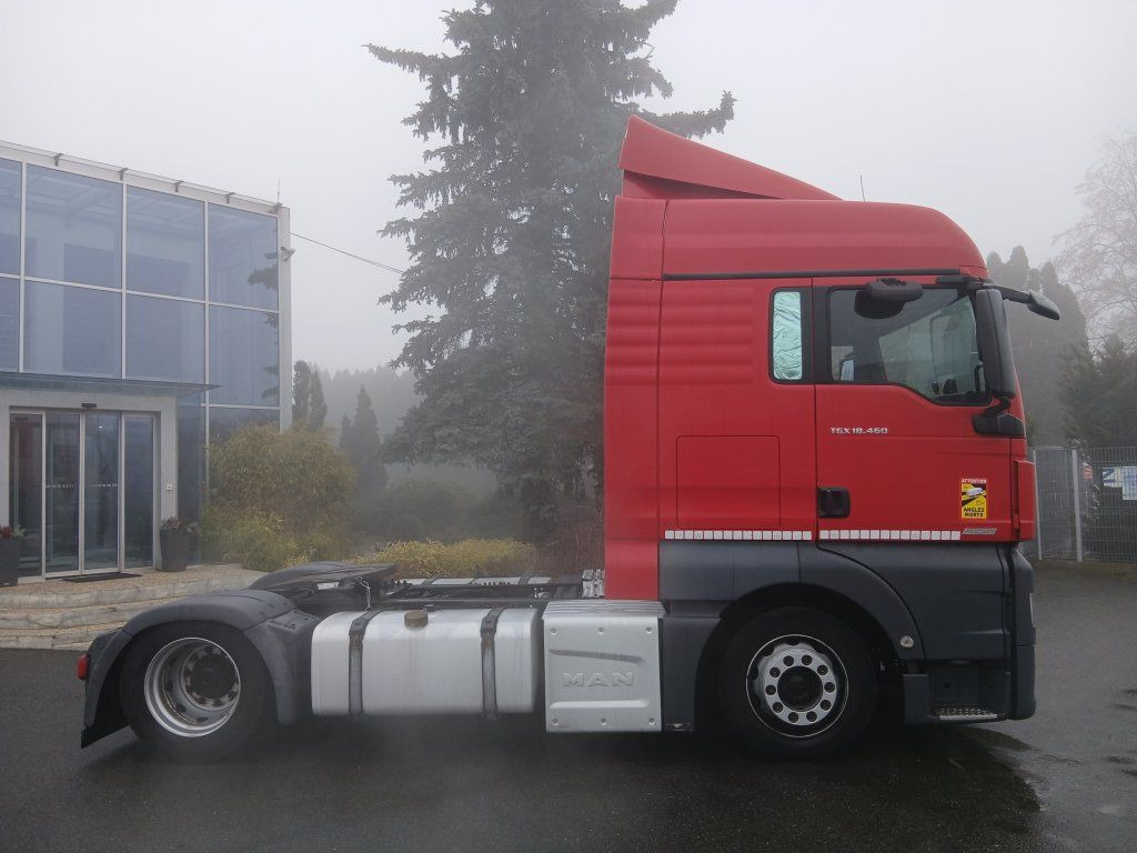 MAN TGX18.460 EURO 6 MEGA/lowdeck NEW TACHO RETARDER - Cabeza tractora: foto 4 MAN TGX18.460 EURO 6 MEGA/lowdeck NEW TACHO RETARDER - Cabeza tractora: foto 4