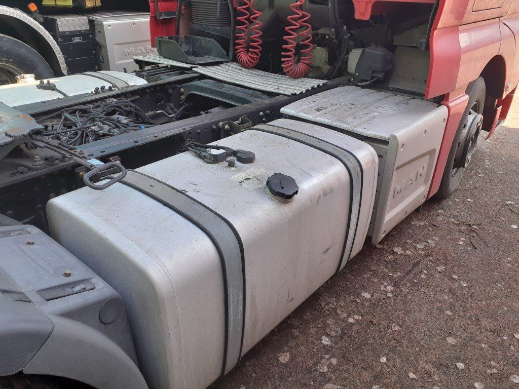 Cabeza tractora MAN TGX18.460 XLX Motorschaden/engine damage: foto 7