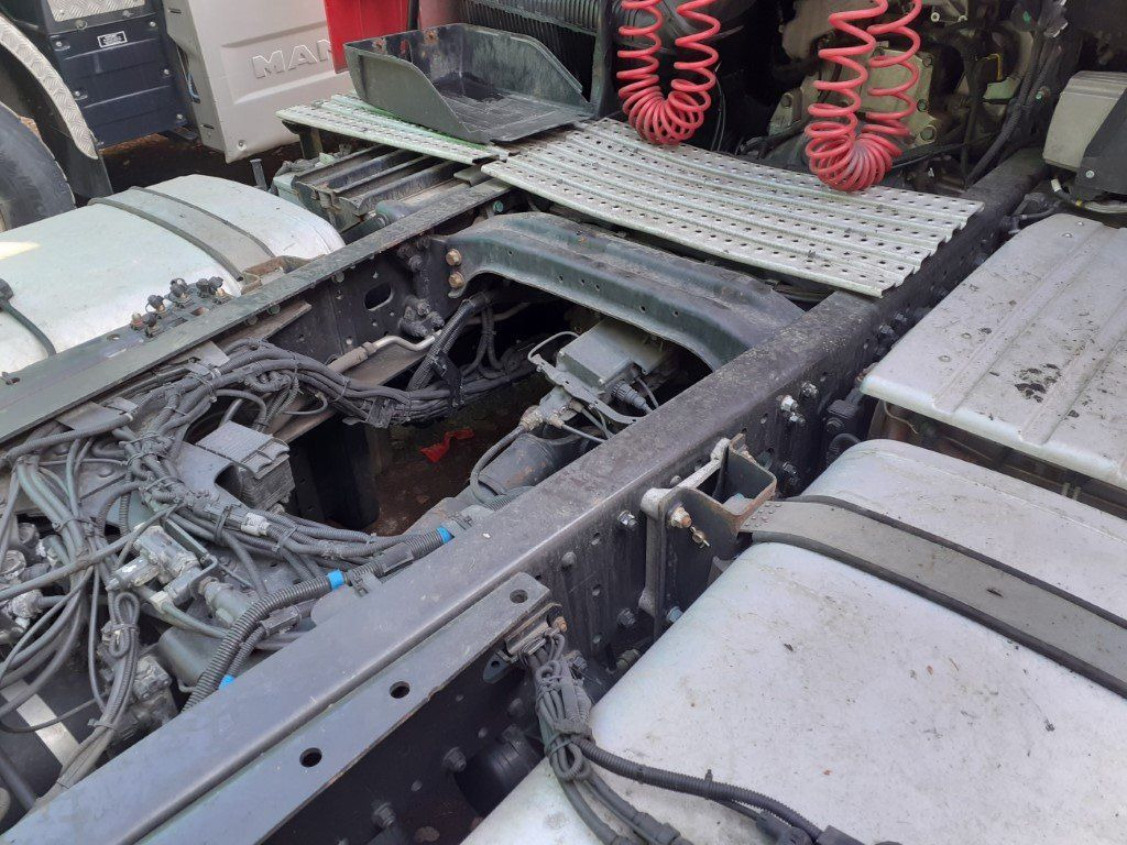 Cabeza tractora MAN TGX18.460 XLX Motorschaden/engine damage: foto 8
