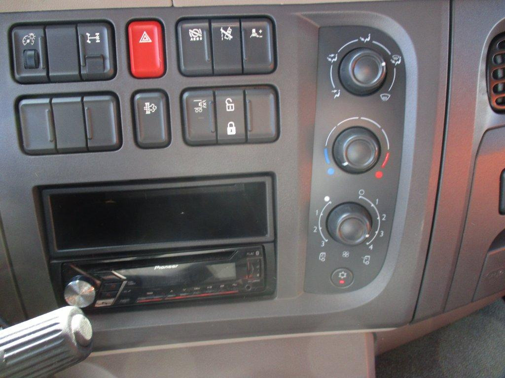 Camión caja cerrada DAF LF 18.290: foto 12