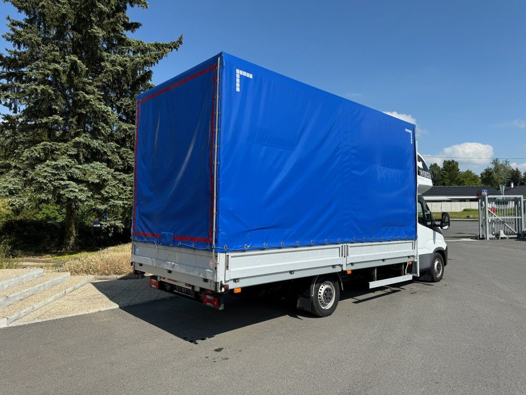 Iveco 35S18 Daily - Furgoneta con lona: foto 4 Iveco 35S18 Daily - Furgoneta con lona: foto 4