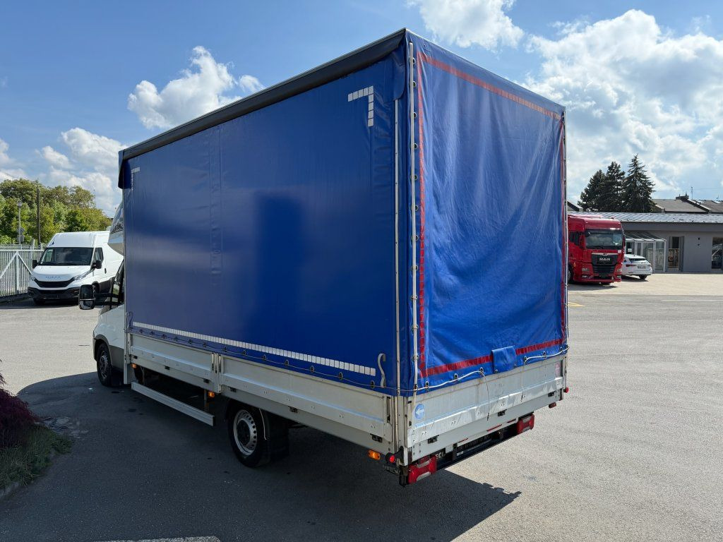Iveco 35S18 Daily - Furgoneta con lona: foto 5 Iveco 35S18 Daily - Furgoneta con lona: foto 5