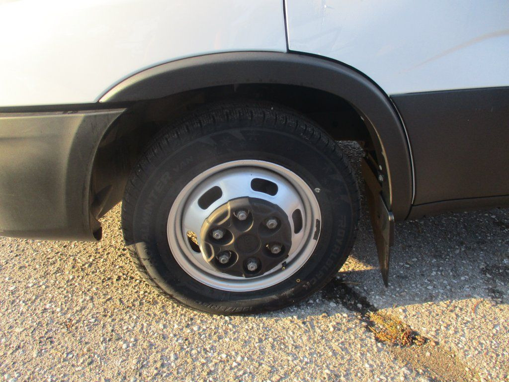 Iveco Daily 35C16 - Furgoneta caja cerrada: foto 2 Iveco Daily 35C16 - Furgoneta caja cerrada: foto 2