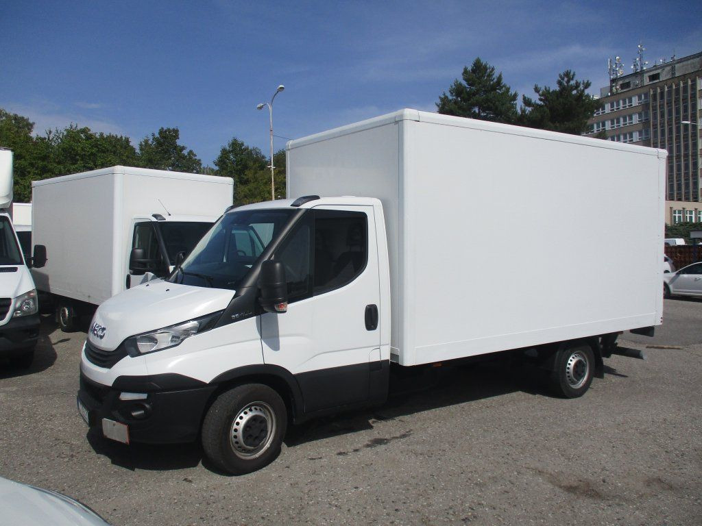 Iveco Daily 35S16 mit LBW - Furgoneta caja cerrada: foto 1 Iveco Daily 35S16 mit LBW - Furgoneta caja cerrada: foto 1