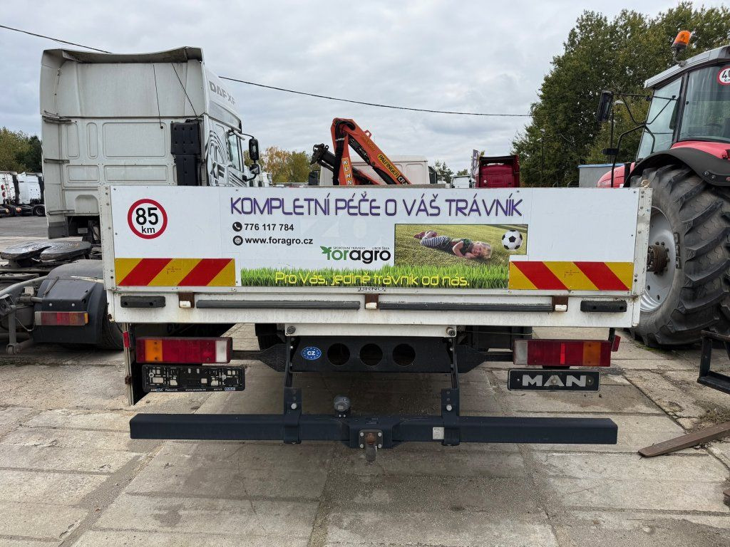 MAN 12.185 EURO 3 Kran UNBEWEGLICH - Camión grúa: foto 4 MAN 12.185 EURO 3 Kran UNBEWEGLICH - Camión grúa: foto 4