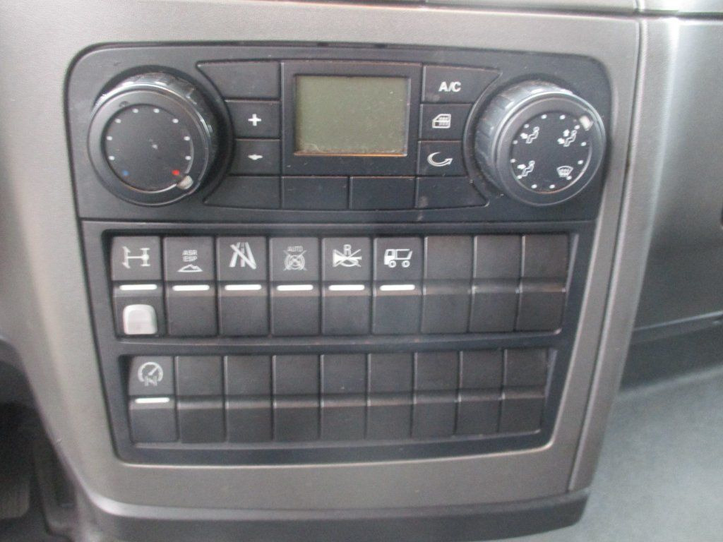 Furgoneta caja cerrada MAN TGL 7.180: foto 18