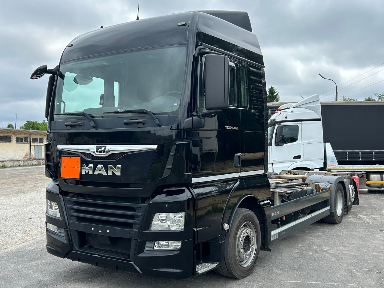 MAN TGX 26.460 / ACC / BDF MULTI / E6 / LOWDECK - Camión chasis: foto 1 MAN TGX 26.460 / ACC / BDF MULTI / E6 / LOWDECK - Camión chasis: foto 1