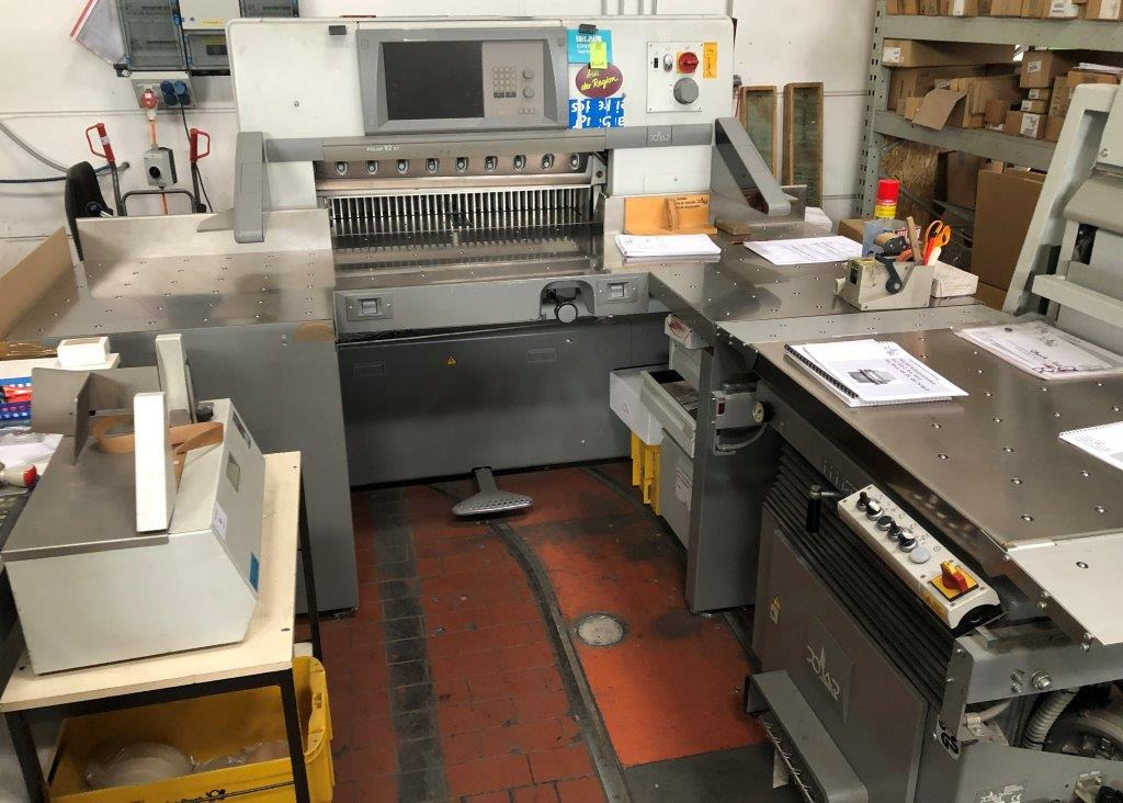 Polar 92 XT high-speed cutting line with RA-2 vibrator, optional LW 450 lift and counting scale - Máquina de corte de papel: foto 1 Polar 92 XT high-speed cutting line with RA-2 vibrator, optional LW 450 lift and counting scale - Máquina de corte de papel: foto 1