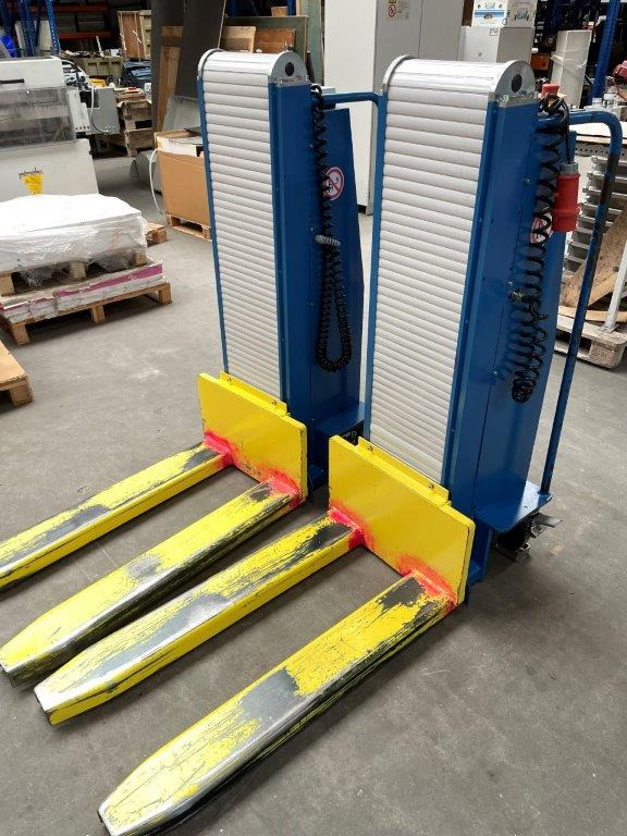 Two electric pallet lifters Butler 1200 - Transpaleta: foto 1 Two electric pallet lifters Butler 1200 - Transpaleta: foto 1