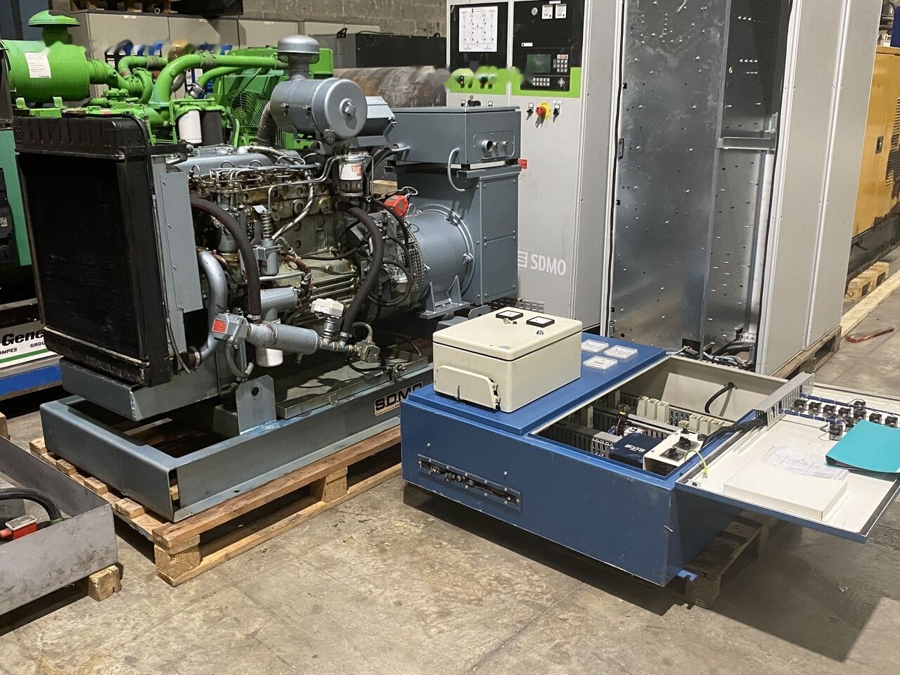 SDMO 70 kVa Perkins diesel - Generador industriale: foto 2 SDMO 70 kVa Perkins diesel - Generador industriale: foto 2