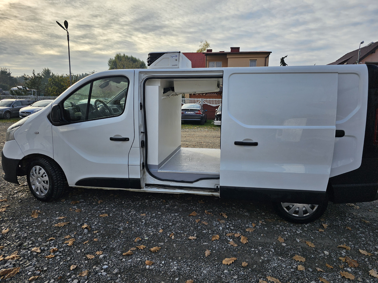 RENAULT TRAFIC MAXI LONG CHLODNIA MROZNIA CARRIER+230V KLIMA NAVI KAMERA EURO6 - Furgoneta frigorifica: foto 3 RENAULT TRAFIC MAXI LONG CHLODNIA MROZNIA CARRIER+230V KLIMA NAVI KAMERA EURO6 - Furgoneta frigorifica: foto 3