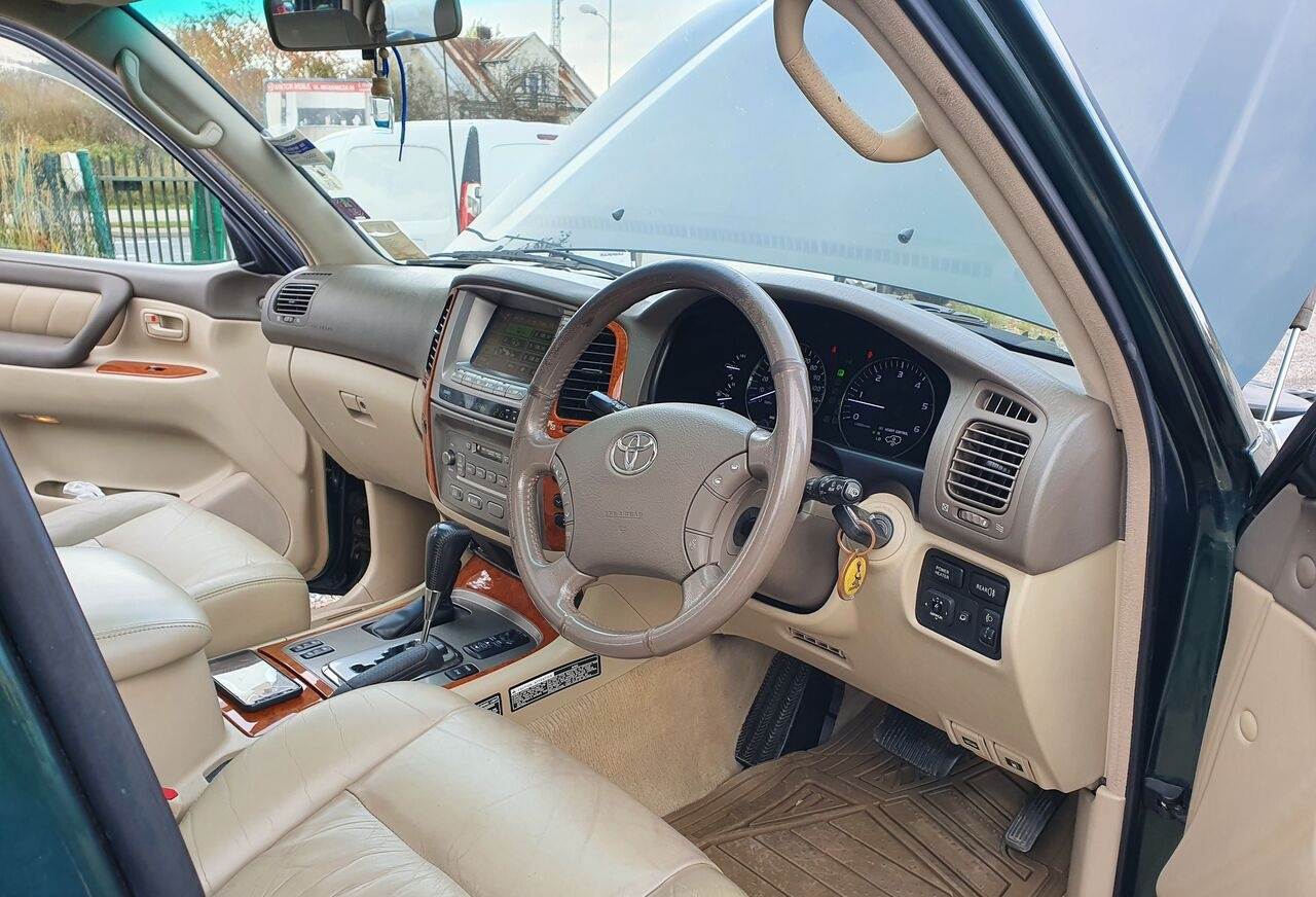 Toyota LAND CRUISER 100 4,2 TD KLIMA 7 OSOB - SUV/ Todoterreno: foto 2 Toyota LAND CRUISER 100 4,2 TD KLIMA 7 OSOB - SUV/ Todoterreno: foto 2