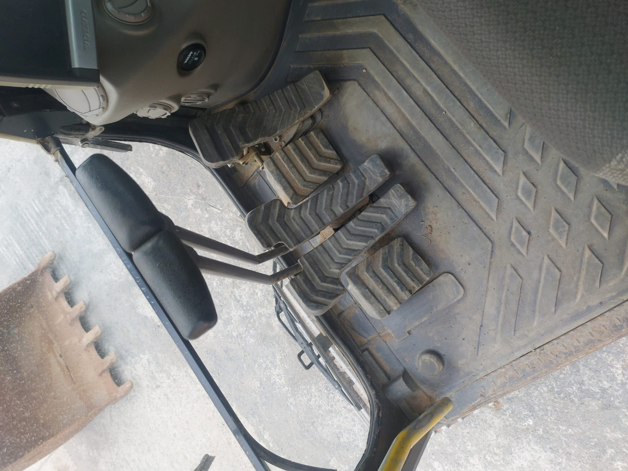 Excavadora de cadenas Volvo EC 140 DL: foto 6