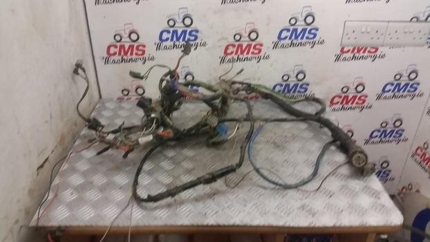 Ford Digger, Backhoe Loader 655, 550, 555 Fuse Box With Cab Electrical Wiring - Cables/ Alambres para Retroexcavadora: foto 1 Ford Digger, Backhoe Loader 655, 550, 555 Fuse Box With Cab Electrical Wiring - Cables/ Alambres para Retroexcavadora: foto 1