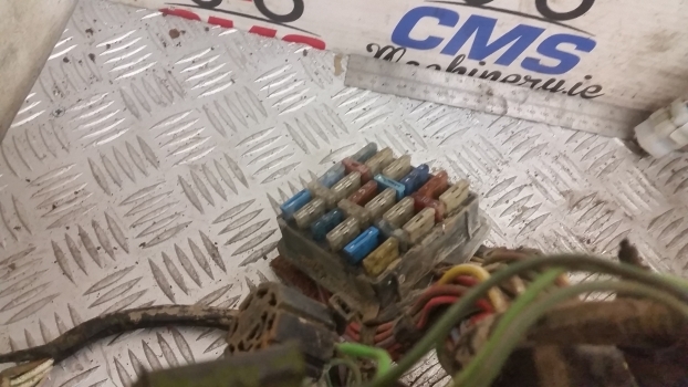 Ford Digger, Backhoe Loader 655, 550, 555 Fuse Box With Cab Electrical Wiring - Cables/ Alambres para Retroexcavadora: foto 3 Ford Digger, Backhoe Loader 655, 550, 555 Fuse Box With Cab Electrical Wiring - Cables/ Alambres para Retroexcavadora: foto 3