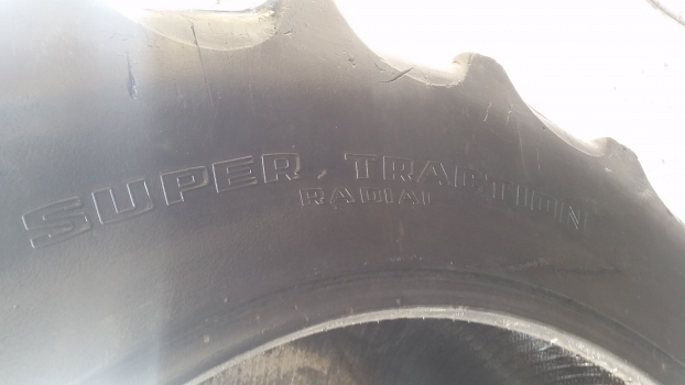 Ford Rear Tyre 16.9-38. Please Check By The Photos. - Neumático para Tractor: foto 3 Ford Rear Tyre 16.9-38. Please Check By The Photos. - Neumático para Tractor: foto 3
