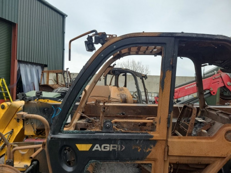 Jcb 542-70 Ag Cab door frame Upper 402/s2934 - Puerta y piezas: foto 1 Jcb 542-70 Ag Cab door frame Upper 402/s2934 - Puerta y piezas: foto 1