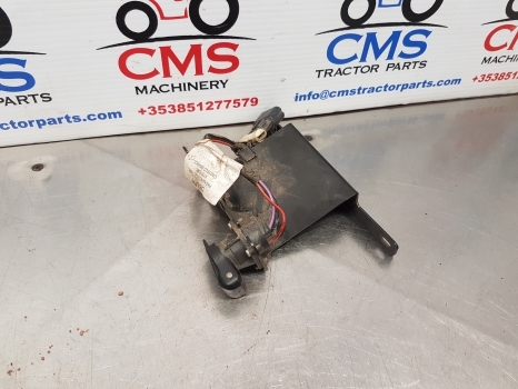 John Deere 6115m, 6m Series, Terminal Power Outlet Socket With Bracket Al114895 - Cables/ Alambres: foto 1 John Deere 6115m, 6m Series, Terminal Power Outlet Socket With Bracket Al114895 - Cables/ Alambres: foto 1