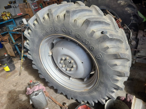 Massey Ferguson 265, 275, 290 Rear Wheel And Tyre 16.9r34 - Rueda completa: foto 1 Massey Ferguson 265, 275, 290 Rear Wheel And Tyre 16.9r34 - Rueda completa: foto 1