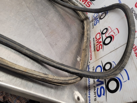 Carrocería y exterior Massey Ferguson 4355, 4245, 4255 Cab Roof Hatch Seal Kit 3821741m1, 3901554m1: foto 6