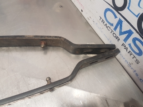 New Holland Tm120, 140, 150, 155 Bonnet Brackets 82011113, 82011114 - Capota para Manipulador telescópico: foto 5 New Holland Tm120, 140, 150, 155 Bonnet Brackets 82011113, 82011114 - Capota para Manipulador telescópico: foto 5