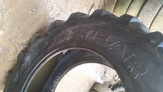 Old Stock Old Stock Rear Tyre Goodyear 20.8r38 5b03 - Neumático para Tractor: foto 2 Old Stock Old Stock Rear Tyre Goodyear 20.8r38 5b03 - Neumático para Tractor: foto 2