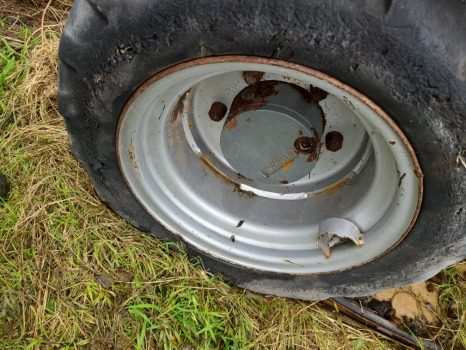 Wacker Neuson Th412 Wheel Rim 15 X 13, 16 Cm Centre Hole Diameter - Llanta para Equipo de manutención: foto 1 Wacker Neuson Th412 Wheel Rim 15 X 13, 16 Cm Centre Hole Diameter - Llanta para Equipo de manutención: foto 1