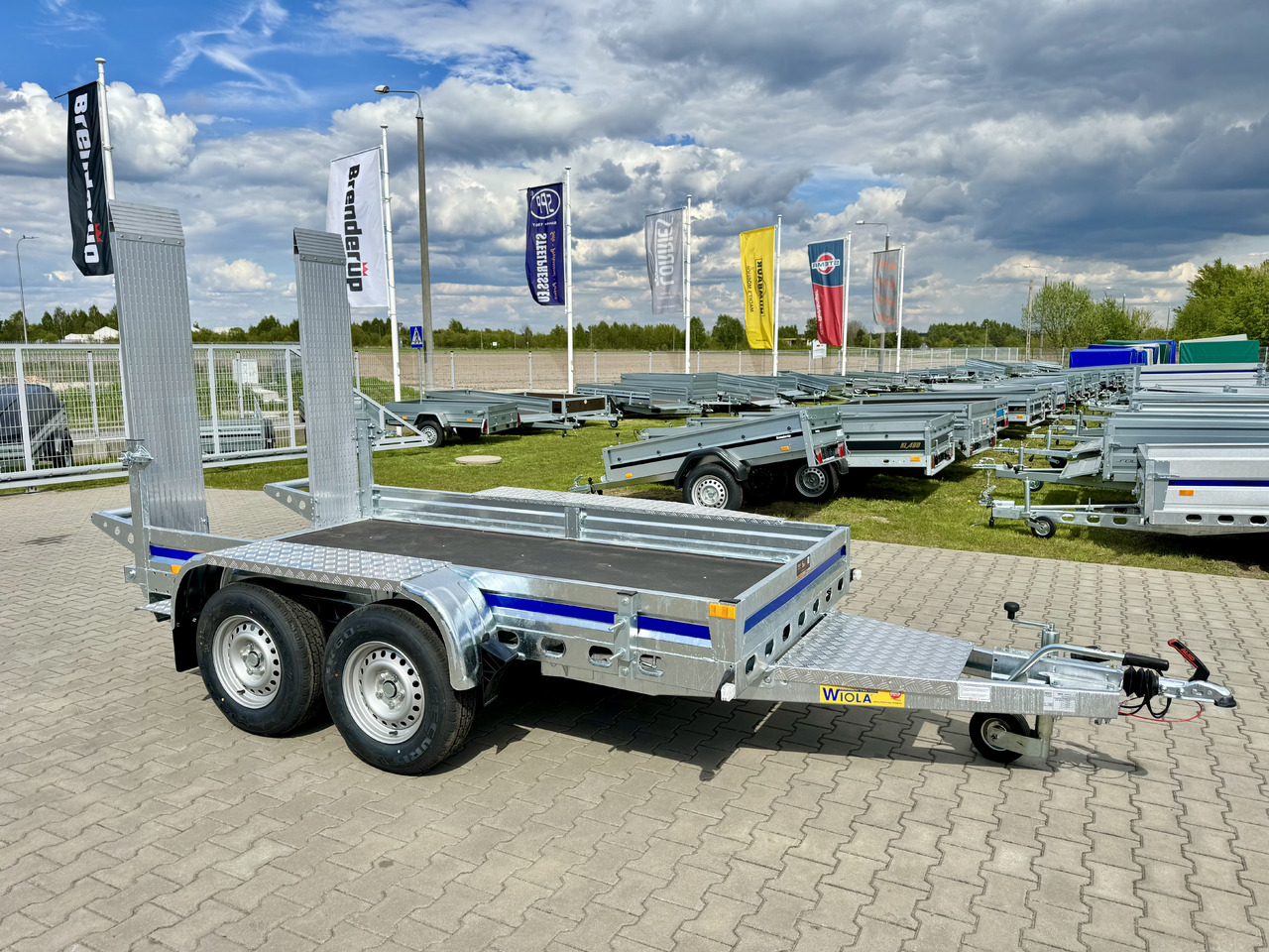 Wiola B2730 GVW 2700 kg machine transporter mini excavator 292x142 cm - Remolque porta maquinaria: foto 1 Wiola B2730 GVW 2700 kg machine transporter mini excavator 292x142 cm - Remolque porta maquinaria: foto 1
