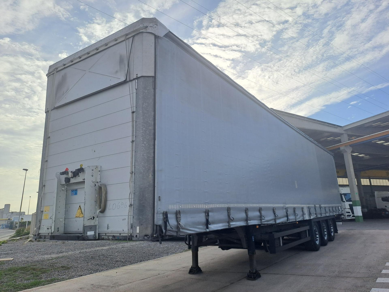 Schmitz Cargobull SCS24/L Varios - Semirremolque lona: foto 1 Schmitz Cargobull SCS24/L Varios - Semirremolque lona: foto 1