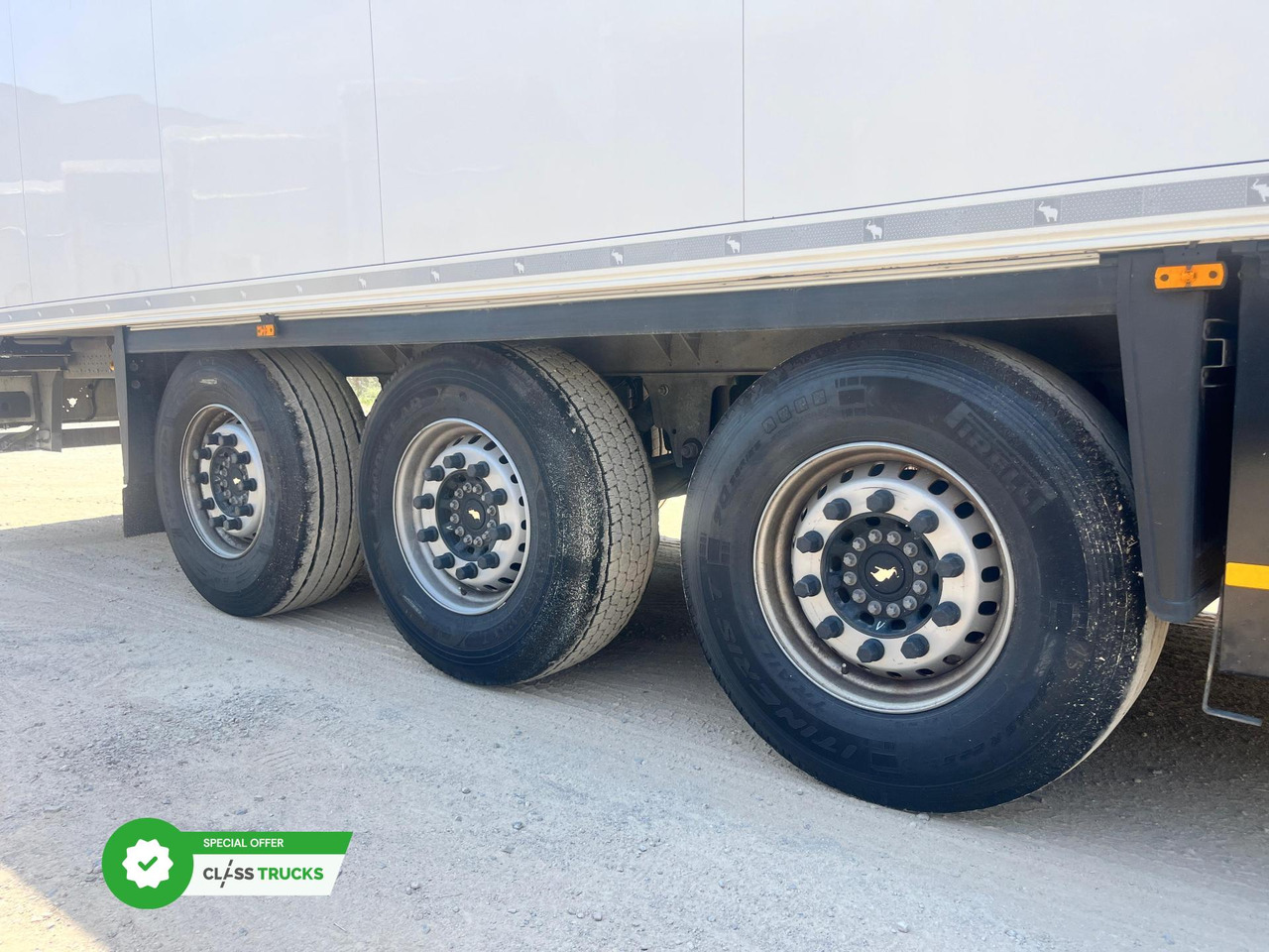 Schmitz Cargobull SKO Double Deck FP 45 Carrier Vector 1550 h2.7m - Semirremolque frigorífico: foto 5 Schmitz Cargobull SKO Double Deck FP 45 Carrier Vector 1550 h2.7m - Semirremolque frigorífico: foto 5