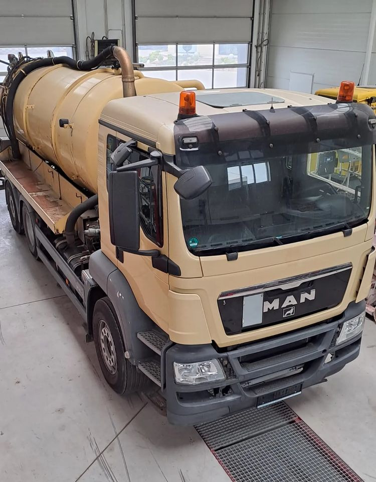MAN MAN TGS 26.360/6X2/POJAZD KOMUNALNY Z WYWROTEM - Limpieza de alcantarillado: foto 2 MAN MAN TGS 26.360/6X2/POJAZD KOMUNALNY Z WYWROTEM - Limpieza de alcantarillado: foto 2
