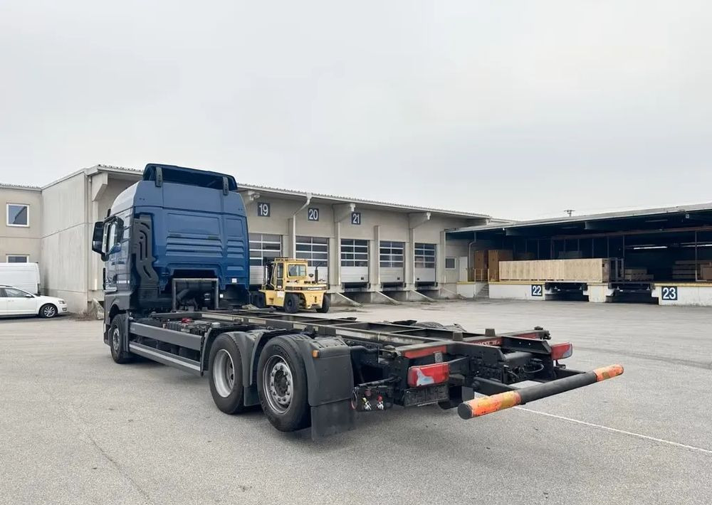 MAN TGX 26.470 6x2 | BDF | Oś podnoszona + skrętna | Retarder | Euro 6 | Automatyczna klimatyzacja | Napęd na tylne koła - Camión chasis: foto 4 MAN TGX 26.470 6x2 | BDF | Oś podnoszona + skrętna | Retarder | Euro 6 | Automatyczna klimatyzacja | Napęd na tylne koła - Camión chasis: foto 4