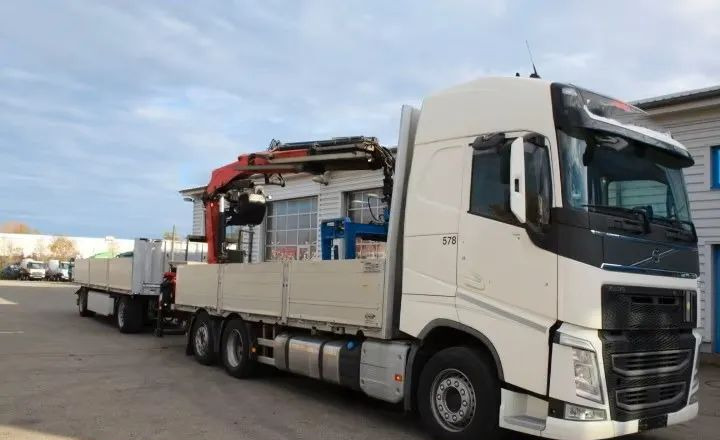 Volvo FH500 6x2 | Platforma z HDS Fassi F215A7 - Sterowanie radiowe | Euro 6 | Automatyczna skrzynia | 390 000 km - Camión caja abierta, Camión grúa: foto 1 Volvo FH500 6x2 | Platforma z HDS Fassi F215A7 - Sterowanie radiowe | Euro 6 | Automatyczna skrzynia | 390 000 km - Camión caja abierta, Camión grúa: foto 1