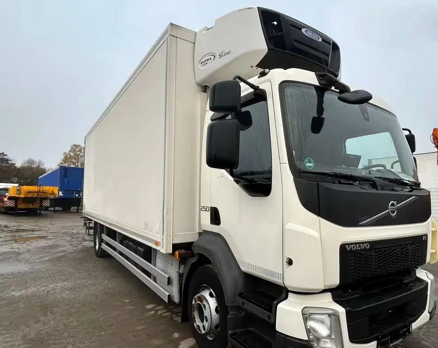 Volvo FL 250 | Chłodnia Carrier Supra -30°C | Hydrauliczna platforma załadunkowa | ogrzewanie postojowe | 187 654 km | Automatyczna skrzynia | Euro 6 |4x2 - Camión frigorífico: foto 1 Volvo FL 250 | Chłodnia Carrier Supra -30°C | Hydrauliczna platforma załadunkowa | ogrzewanie postojowe | 187 654 km | Automatyczna skrzynia | Euro 6 |4x2 - Camión frigorífico: foto 1