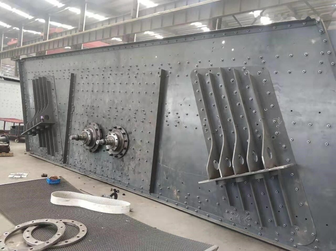 Kinglink TWIN SHAFT VIBRATING SCREEN 3YK2460 - Cribadora: foto 1 Kinglink TWIN SHAFT VIBRATING SCREEN 3YK2460 - Cribadora: foto 1