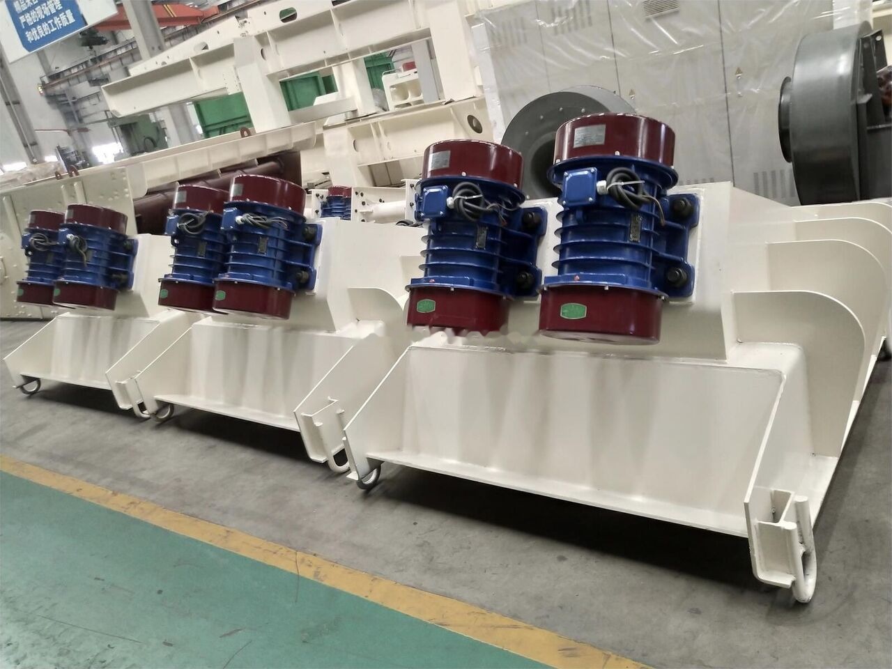 Kinglink Transit Hopper Pan Vibrating feeder GZG1012 - Maquinaria para minería: foto 1 Kinglink Transit Hopper Pan Vibrating feeder GZG1012 - Maquinaria para minería: foto 1