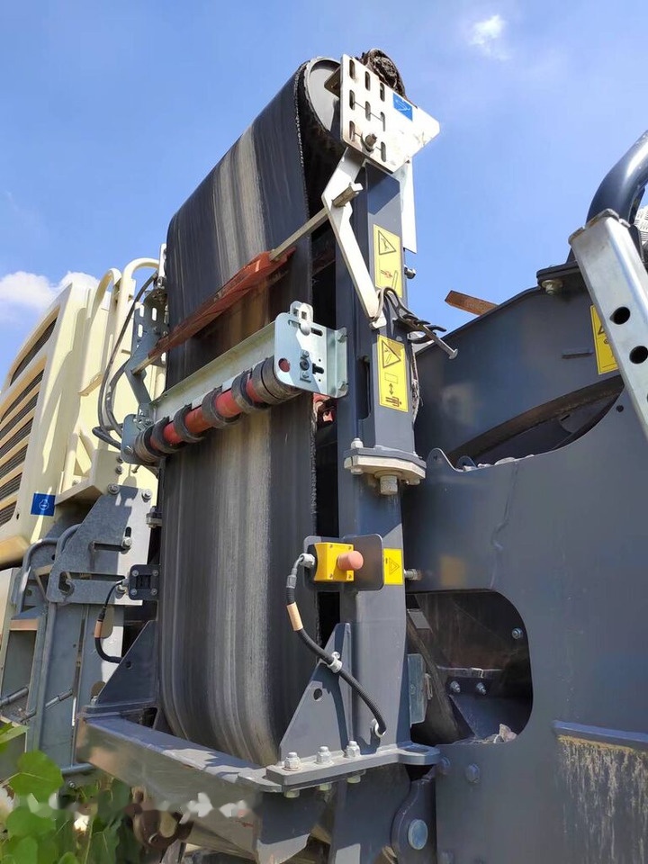 Metso Lokotrack LT200HPS MOBILE CONE CRUSHER WITH SCREEN - Trituradora móvil: foto 5 Metso Lokotrack LT200HPS MOBILE CONE CRUSHER WITH SCREEN - Trituradora móvil: foto 5