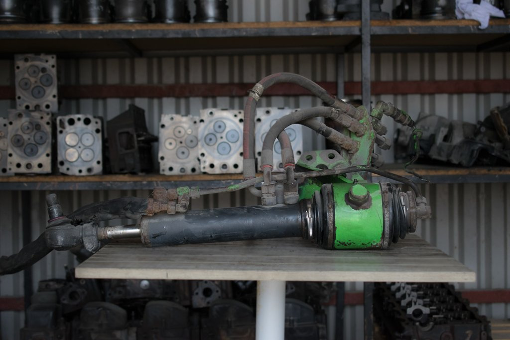 MERCEDES-BENZ ACTROS FOR THIRD AXLE - Cilindro hidráulico para Camión: foto 1 MERCEDES-BENZ ACTROS FOR THIRD AXLE - Cilindro hidráulico para Camión: foto 1