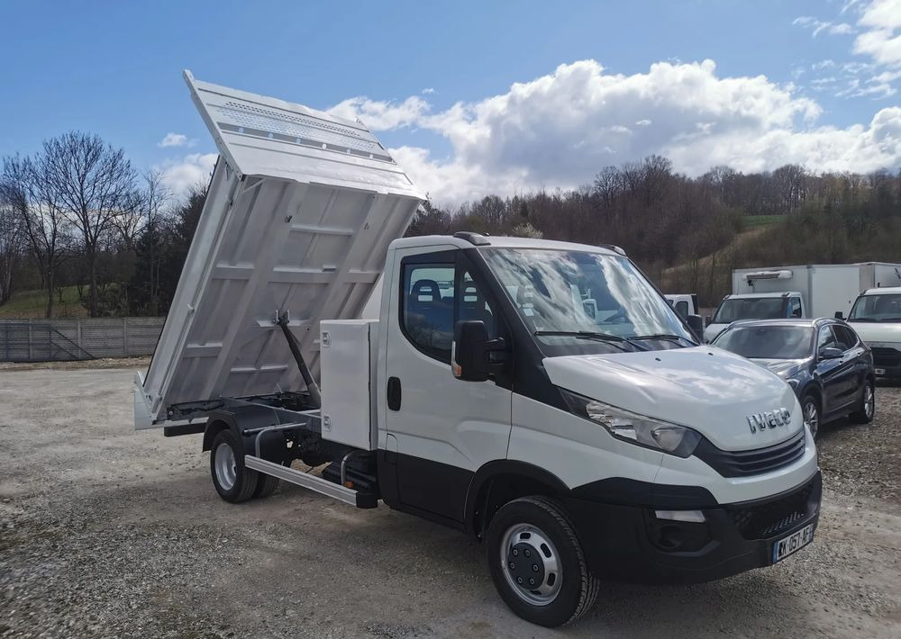Iveco Daily 35C15 Kiper wywrotka 3.0 -150KM Hak Bliźniak klimatyzacja sprowadzony - Furgoneta basculante: foto 3 Iveco Daily 35C15 Kiper wywrotka 3.0 -150KM Hak Bliźniak klimatyzacja sprowadzony - Furgoneta basculante: foto 3