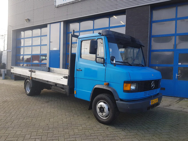Mercedes-Benz 611 D Open laadbak Manual - Camión caja abierta: foto 5 Mercedes-Benz 611 D Open laadbak Manual - Camión caja abierta: foto 5