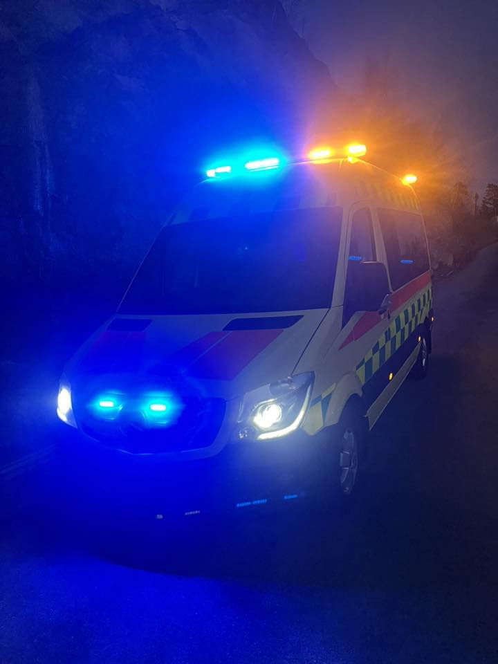 MERCEDES-BENZ Sprinter 319 - Light AMBULANCE / shvydka dopomo - Ambulancia: foto 1 MERCEDES-BENZ Sprinter 319 - Light AMBULANCE / shvydka dopomo - Ambulancia: foto 1