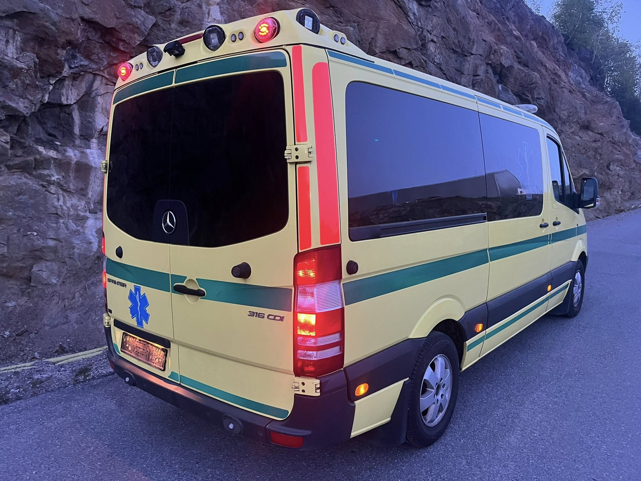 Mercedes-Benz Sprinter 316 - 2 stretcher - Ambulancia: foto 2 Mercedes-Benz Sprinter 316 - 2 stretcher - Ambulancia: foto 2