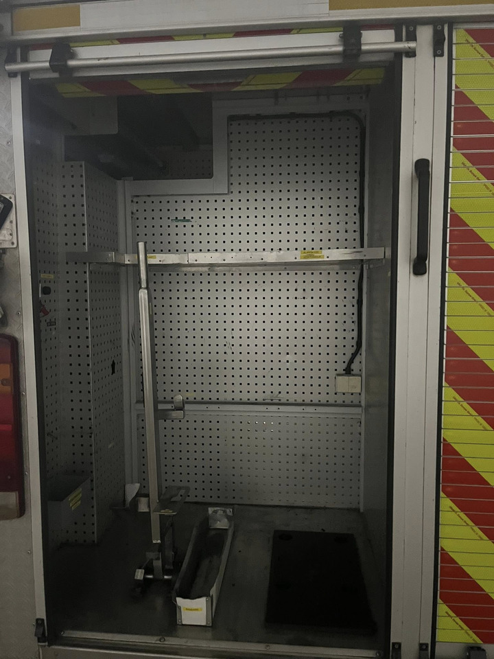 SCANIA P94GB 4x2 NZ310 - Fire engine - Camión de bomberos: foto 4 SCANIA P94GB 4x2 NZ310 - Fire engine - Camión de bomberos: foto 4