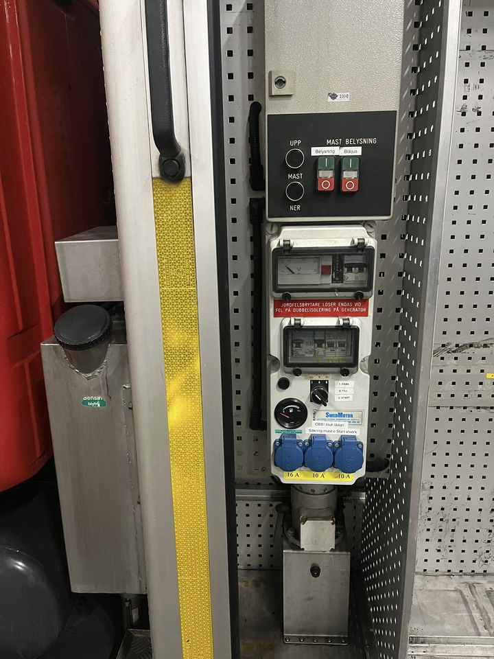 SCANIA P94GB 4x2 NZ310 - Fire engine - Camión de bomberos: foto 3 SCANIA P94GB 4x2 NZ310 - Fire engine - Camión de bomberos: foto 3