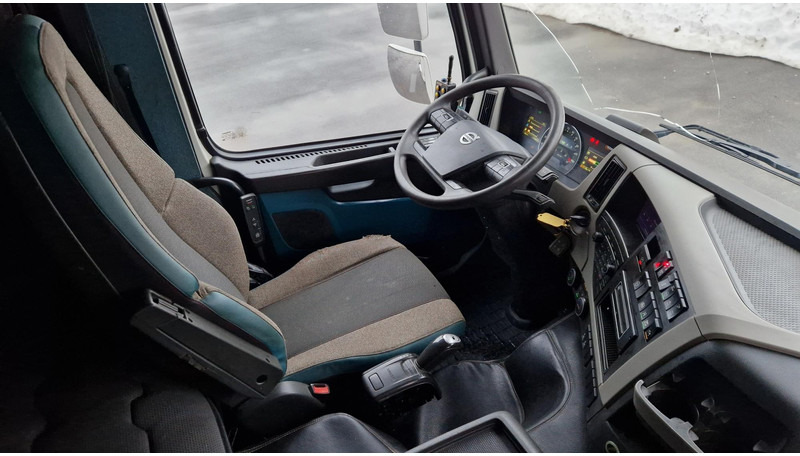 Foto del interior 1: Leasing de Volvo FM460 6X2*4 chassis Volvo FM460 6X2*4 chassis