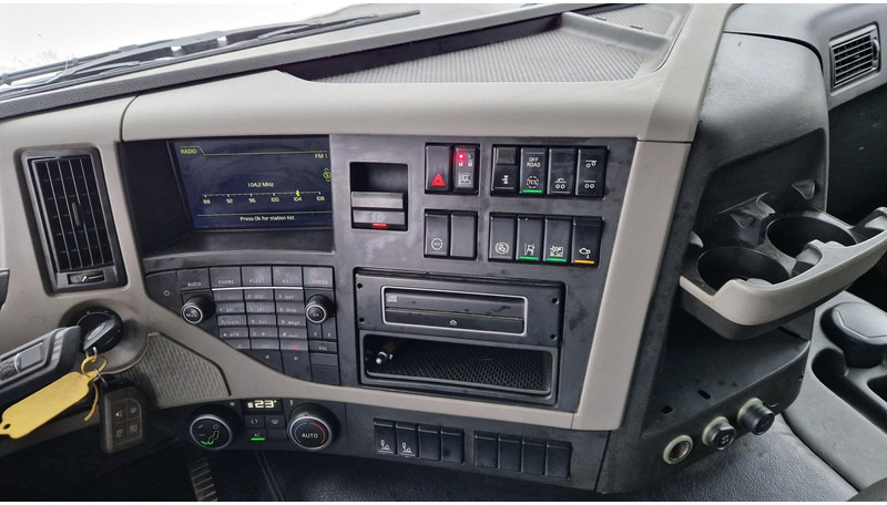 Leasing de Volvo FM460 6X2*4 chassis Volvo FM460 6X2*4 chassis: foto 9