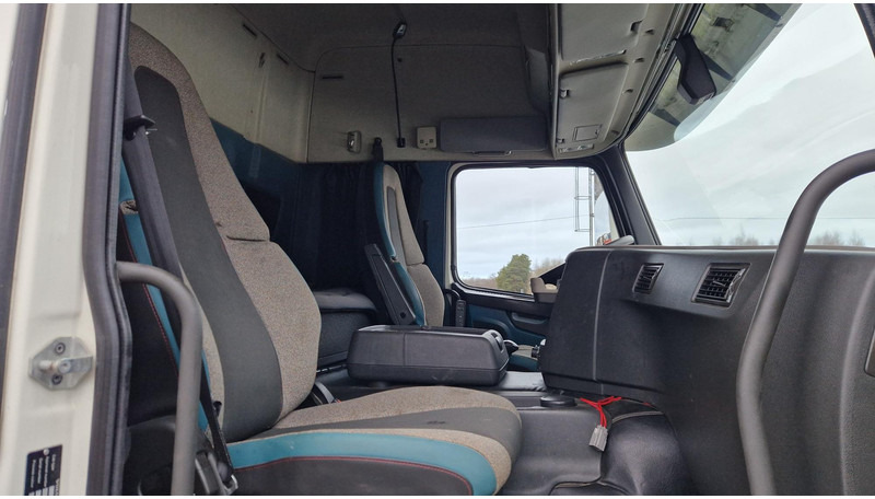 Leasing de Volvo FM460 6X2*4 chassis Volvo FM460 6X2*4 chassis: foto 6